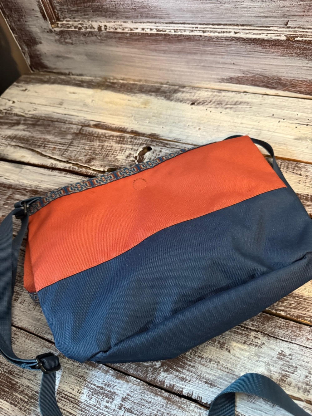 Kavu Two-Tone Crossbody Messenger Bag in Brown and Navy - Picture 7 of 8